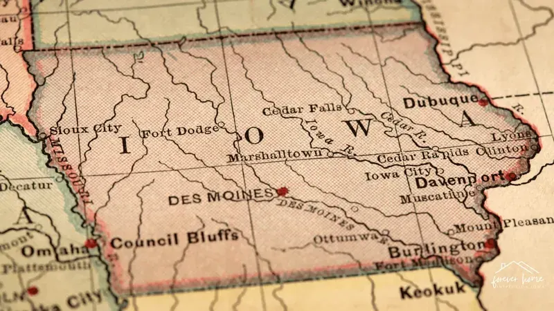 Vintage map of Iowa with Des Moines near the center