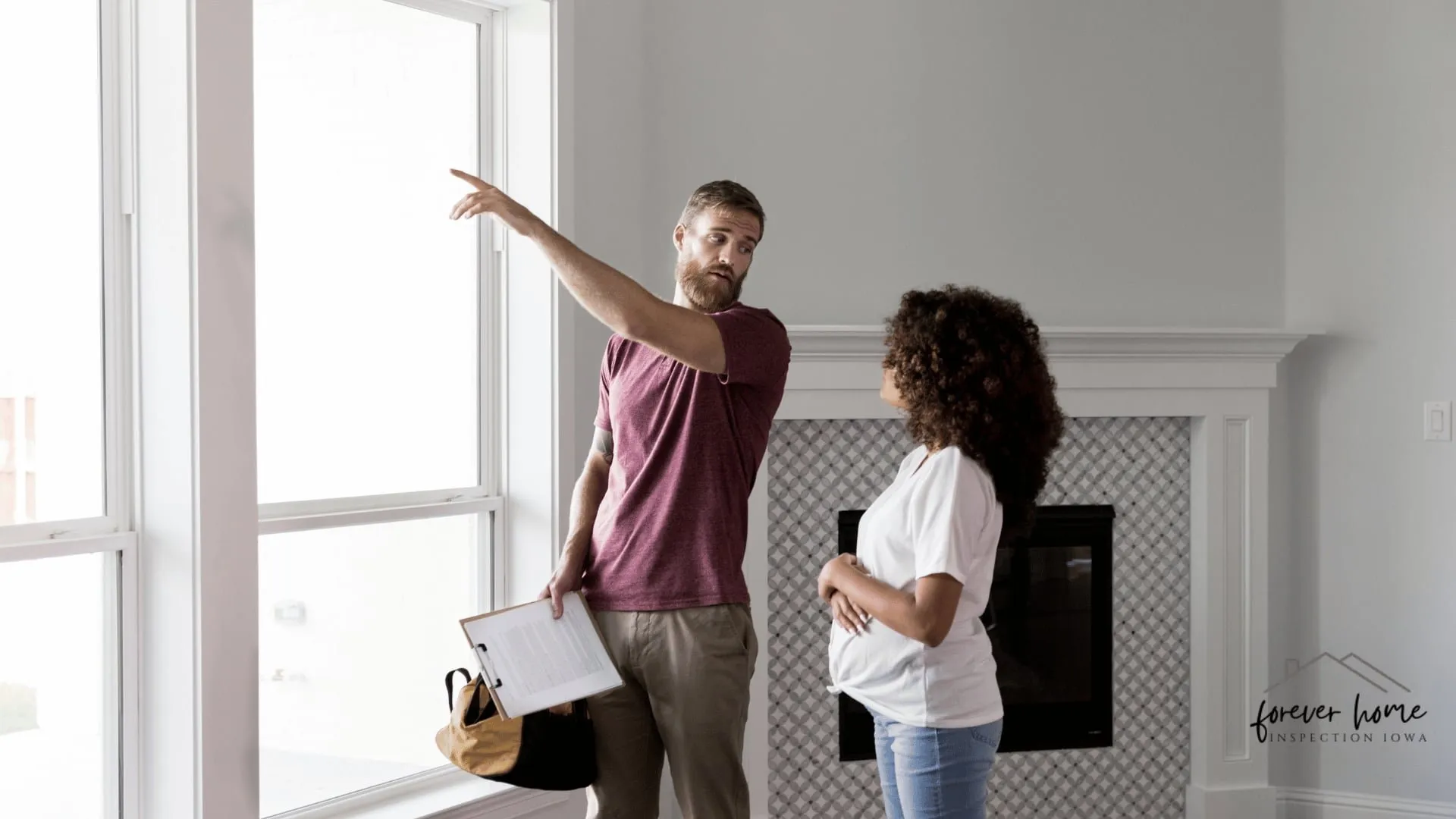 Inspector pointing out a detail to a client during a walkthrough